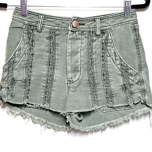 Anthropologie Free People Womens Button Fly Lace Trim Denim Shorts Sz 2 - Picture 3 of 10
